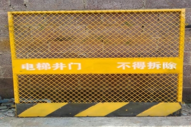 施工電梯安全門(mén)價(jià)格