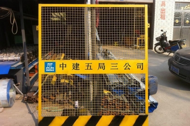 施工電梯安全門(mén)廠家